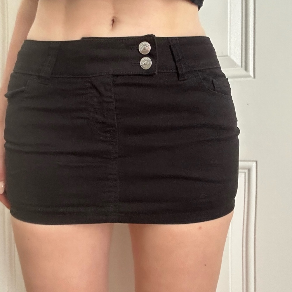 Low rise black mini skirt 🖤